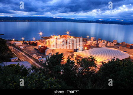 Napier, Nouvelle-Zélande - Septembre 07th, 2010 : vue panoramique sur le terminal à conteneurs du port de Napier. Banque D'Images