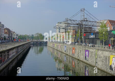 Brussels, Bruxelles, Molenbeek, Canal de Charleroi - Bruxelles Molenbeek, Canal de Charleroi, le canal de Bruxelles divise la municipalité de Bruxelles-ville Banque D'Images