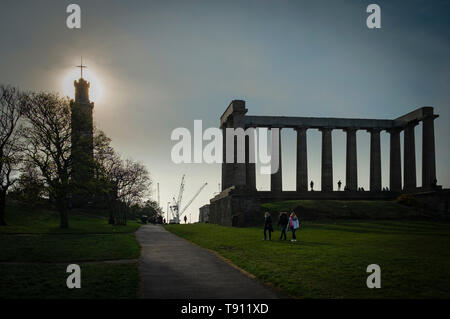 Le Monument National, mieux connu sous le nom de Edinburgh's honte avec le Tour de Nelson, Calton Hill, Édimbourg, Écosse Banque D'Images