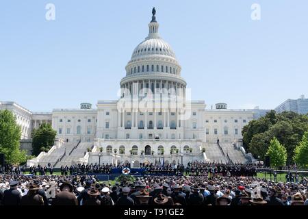 Washington DC, USA. 15 mai, 2019. La 38e conférence annuelle des agents de la paix nationale Service commémoratif sur la pelouse de l'ouest du Capitole assisté par président américain Donald Trump, 15 mai 2019 à Washington, DC. Credit : Planetpix/Alamy Live News Banque D'Images