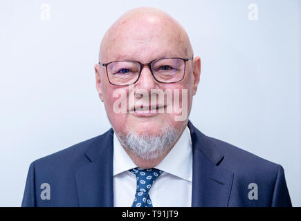 Hambourg, Allemagne. Le 08 mai, 2019. Alfred Hartmann, Président de l'Association d'Armateurs, regarde vers l'appareil photo du photographe. Voyage en Allemagne nécessite les mêmes conditions-cadres que dans les pays voisins. Axel Heimken Crédit :/dpa/Alamy Live News Banque D'Images