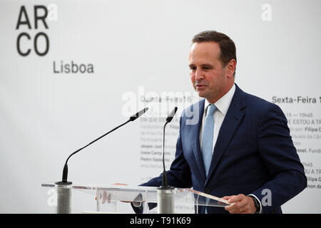 Lisbonne, Portugal. 15 mai, 2019. Le maire de Lisbonne Fernando Medina prononce un discours lors de l'inauguration officielle de l'ARCO Lisboa Foire Internationale d'Art Contemporain, Lisbonne, Portugal, le 15 mai 2019. ARCO Lisboa est ouvert au grand public du 16 au 19 mai. Crédit : Pedro Fiuza/Xinhua/Alamy Live News Banque D'Images