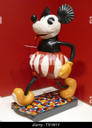 San Francisco, USA. 14 mai, 2019. Un carrousel figure à partir de la France a fait de bois et de fer (ca. 1930) peut être vu dans l'exposition "Mickey Mouse : de Walt sur le monde" à la Walt Disney Family Museum. Le musée rend hommage aux 90 ans, personnage de Mickey Mouse avec un spectacle complet. (Dpa-Korr '90 ans Mickey Mouse - Grande exposition de dessinateur Disney allemand') Crédit : Barbara Munker/DPA - ATTENTION : Seulement pour un usage éditorial en relation avec les rapports actuels et qu'avec mention de la complète de crédit ci-dessus/dpa/Alamy Live News Banque D'Images