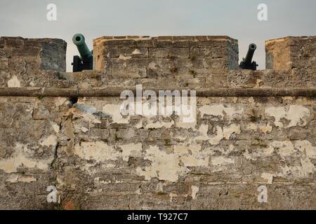 ST Augustine, FL -9 MAR 2019- Vue sur le monument Castillo de San Marcos, le plus ancien et le plus grand fort de maçonnerie dans la zone continentale des États-Unis, en hi Banque D'Images