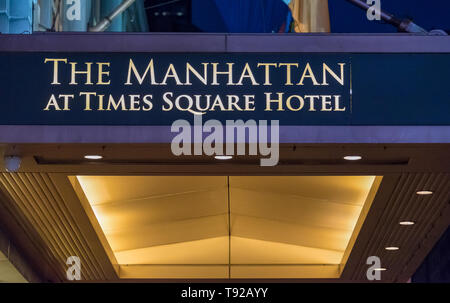 The Manhattan at Times Square Hotel. C'est un hôtel de luxe à Time Square au coeur de la ville de New York un luxe monument visité par des milliers de tour Banque D'Images
