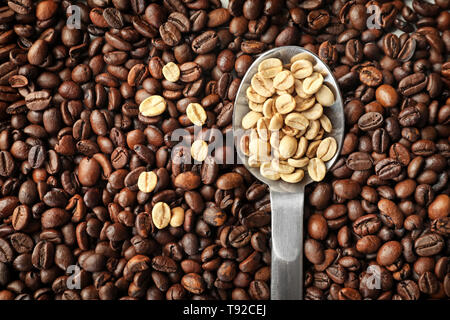 Cuillère à café en grains blanc brun sur Banque D'Images