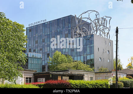 Goldsmiths College, au sud-est de Londres. Le Ben Pimlott Building (2005) avec toit en 'Scribble' sculpure. Conçu par Will Alsop et partenaires Banque D'Images