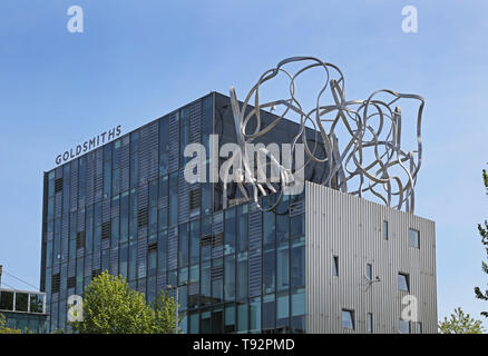 Goldsmiths College, au sud-est de Londres. Le Ben Pimlott Building (2005) avec toit en 'Scribble' sculpure. Conçu par Will Alsop et partenaires Banque D'Images