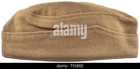 Un chiffchen» «la fatigue pour les membres de l'Ordensburgen laine de couleur olive, BeVo-tissé partie aigle sur un triangle marron, boutons, parti cap brun foncé. Peu de signes d'utilisation., historique, historique du 20e siècle, Additional-Rights Clearance-Info-Not-Available- Banque D'Images