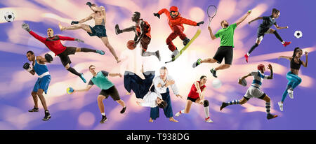 Collage du sport. Le tennis, la course, le badminton, le soccer et le football américain, basket-ball, handball, volley-ball, boxe, MMA fighter et des joueurs de rugby. Mettre en place les femmes et les hommes debout sur fond violet Banque D'Images