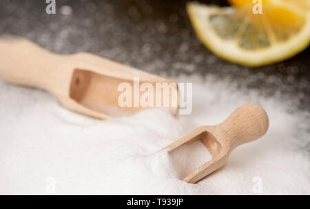 Le bicarbonate de soude (bicarbonate de sodium) et de citron Banque D'Images
