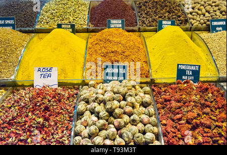 Les épices et le thé sur l'Égypte et le Grand Bazar à Istanbul. La Turquie Banque D'Images