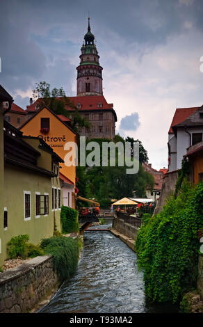 Český Krumlov, une véritable boîte de bijoux en République Tchèque Banque D'Images