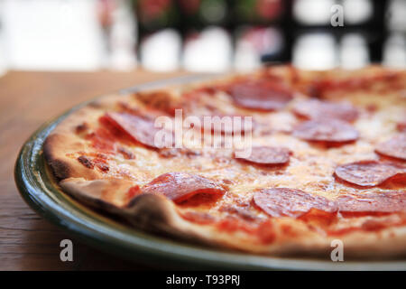 Pizza au pepperoni Banque D'Images