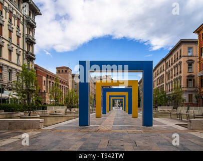 LA SPEZIA, ITALIE, LE 15 MAI 2019 : Piazza Verde dans le centre de La Spezia Ville avec des arcs par Daniel Buren. Ligurie, Italie. Vieux répond à nouveau. Banque D'Images