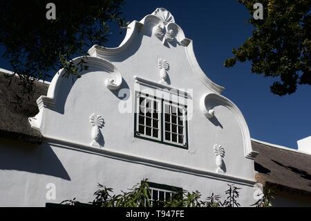 Gable sur peu de cours maison Cape Dutch, Tulbagh, Afrique du Sud Banque D'Images