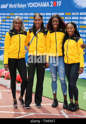 YOKOHAMA, Japon - 10 mai : La Jamaïque's women's 4x200m Shelly-Ann Fraser-Pryce (équipe, Shericka Jackson, Stephenie Ann McPherson, Elaine Thompson) au cours de la conférence de presse officielle du monde de l'IAAF 2019 championnats de relais au Nissan Stadium le 10 mai 2019 à Yokohama, au Japon. (Photo de Roger Sedres pour l'IAAF) Banque D'Images