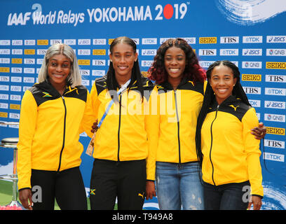 YOKOHAMA, Japon - 10 mai : La Jamaïque's women's 4x200m Shelly-Ann Fraser-Pryce (équipe, Shericka Jackson, Stephenie Ann McPherson, Elaine Thompson) au cours de la conférence de presse officielle du monde de l'IAAF 2019 championnats de relais au Nissan Stadium le 10 mai 2019 à Yokohama, au Japon. (Photo de Roger Sedres pour l'IAAF) Banque D'Images