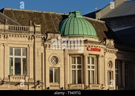 Détail de la façade du casino de la ville de Spa sur une journée ensoleillée, le plus ancien bâtiment de casino en Belgique Banque D'Images