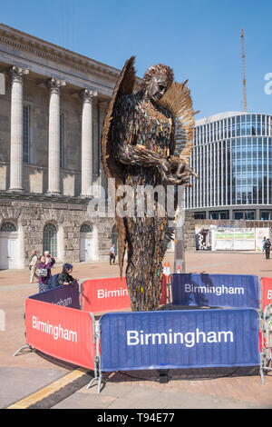 Le couteau Angel sculpture par Alfie Bradley est faite à partir de milliers de couteaux cédées et favorise l'effet de la criminalité du couteau sur la société. Banque D'Images