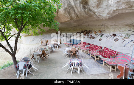 Une vue de bienvenue d'un vieux café dans une tour d'une cour turque en Cappadoce Banque D'Images