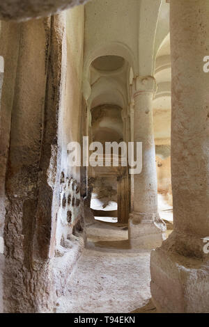 Cave temples, églises de la Cappadoce creusées dans les rochers par Christian grecs Banque D'Images