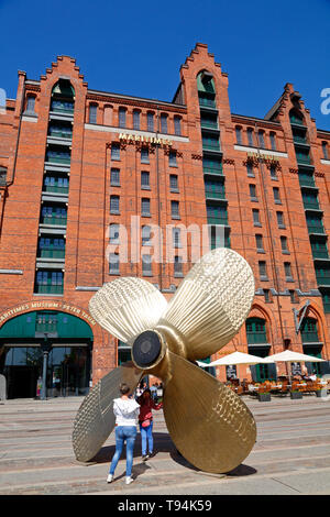 Hélice de bateau en face du Musée Maritime de la Hafencity, Hambourg, Allemagne, Europe Banque D'Images