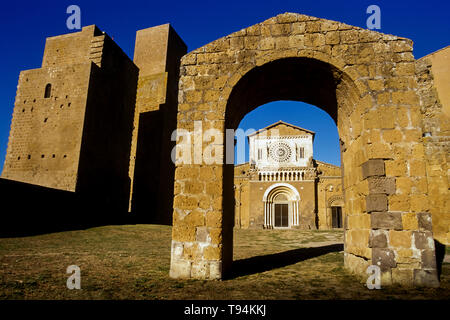 Nemi, l'église Saint Pierre de style roman est le plus important monument de la ville médiévale de la culture étrusque situé dans le centre de l'Ita Banque D'Images