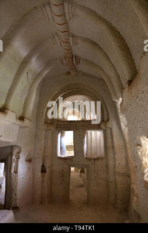 Cave temples, églises de la Cappadoce creusées dans les rochers par Christian grecs Banque D'Images