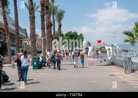 Tibériade, Israël la promenade sur les rives de la mer de Galilée Banque D'Images