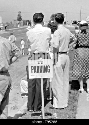 Intitulé : ' Entrants en course auto soapbox pendant juillet 4ème célébration à Salisbury, Maryland.' La boîte à savon est un programme de course voiture soapbox jeunesse qui a été exécuté aux États-Unis depuis 1934. Finale du Championnat du monde ont lieu chaque juillet à Derby Downs à Akron, Ohio. Voitures concurrentes dans ce travail et d'autres événements ne sont pas sur secteur, totalement confiance à la gravité pour se déplacer. Banque D'Images