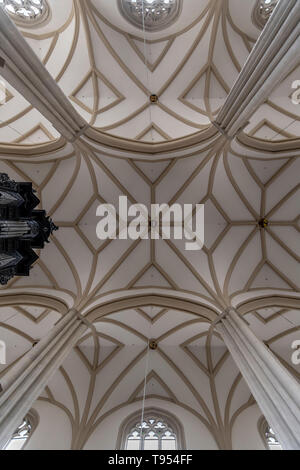 Le plafond de Saint James' Church, Brno en République tchèque. Datant du 13e siècle. Célèbre pour l'ossuaire sous l'église. Banque D'Images