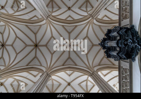 Le plafond de Saint James' Church, Brno en République tchèque. Datant du 13e siècle. Célèbre pour l'ossuaire sous l'église. Banque D'Images