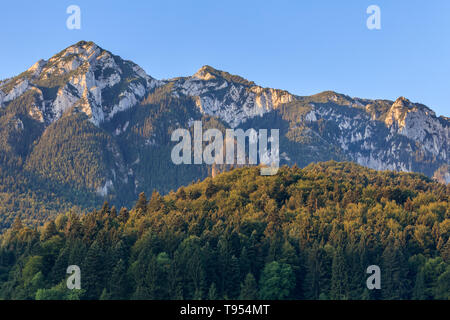 Paysage de montagne dans les montagnes Piatra Craiului, Roumanie Banque D'Images