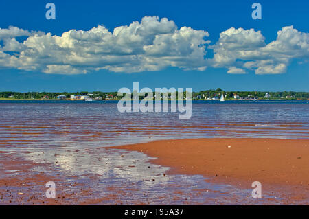 Plage de sable rouge, à marée basse. Détroit de Northumberland Lower Montague Prince Edward Island Canada Banque D'Images