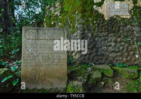 Avec l'ardoise : Fontaine de larmes 1580 ans d'inscrit. Coimbra, Portugal Banque D'Images