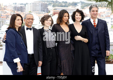 Cannes, France. 16 mai, 2019. Hiam Abbass, Yasmina Khadra, Elea Gobbe-Mevellec, Zita Hanrot, Zabou Breitman et Simon Abkarian au "Les Hirondelles de Kaboul/Les Hirondelles de Kaboul" pendant une séance de la 72e édition du Festival de Cannes au Palais des Festivals le 16 mai 2019 à Cannes, France Crédit : Geisler-Fotopress GmbH/Alamy Live News Banque D'Images