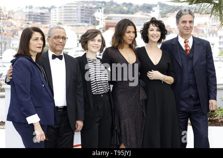 Cannes, France. 16 mai, 2019. Hiam Abbass, Yasmina Khadra, Elea Gobbe-Mevellec, Zita Hanrot, Zabou Breitman et Simon Abkarian au "Les Hirondelles de Kaboul/Les Hirondelles de Kaboul" pendant une séance de la 72e édition du Festival de Cannes au Palais des Festivals le 16 mai 2019 à Cannes, France | worldwide Credit : dpa/Alamy Live News Banque D'Images