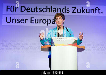 16 mai 2019, Saxe, Görlitz : CDU présidente Annegret Kramp-Karrenbauer parle à un événement électoral de la CDU pour les élections européennes de la Görlitzer Kulturbrauerei. Photo : Peter Endig/dpa Banque D'Images