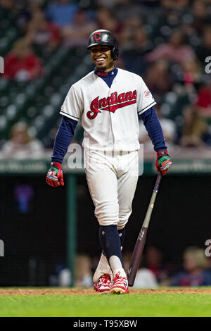 Cleveland, Ohio, USA. 16 mai, 2019. Les Indians de Cleveland shortstop Francisco Lindor (12) sourit dans un match entre les Orioles de Baltimore et les Indians de Cleveland le 16 mai 2019 au Progressive Field de Cleveland, OH. Adam Lacy/CSM/Alamy Live News Banque D'Images