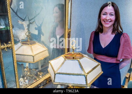 Londres, Royaume-Uni. 17 mai 2019. Un essai de Lulu Lytle (photo) de la Grande-Bretagne Soane collaboration avec Christie's Spring edition du Collector vente (22 et 23 mai). Une pièce remplie de meubles, la sculpture et l'art choisi par son des différentes ventes. Crédit : Guy Bell/Alamy Live News Banque D'Images