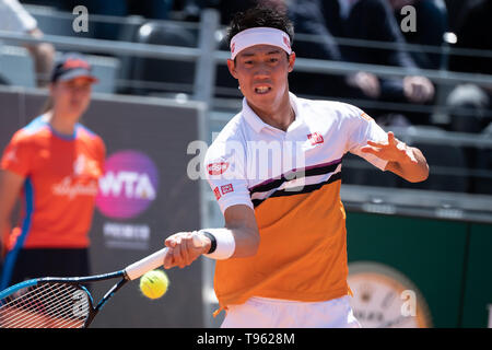 Rome, Italie. 17 mai, 2019. Kei Nishikori (JPN) en action contre Diego Schwartzman (ARG) au cours de trimestre dernier match Internazionali BNL D'Italia Italian Open au Foro Italico, Rome, Italie le 17 mai 2019. Photo par Giuseppe maffia. Credit : UK Sports Photos Ltd/Alamy Live News Banque D'Images