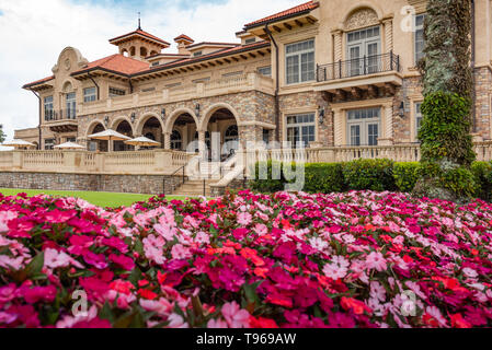 TPC Sawgrass Clubhouse face au cours du stade, l'accueil des joueurs de golf à Ponte Vedra Beach, en Floride. (USA) Banque D'Images