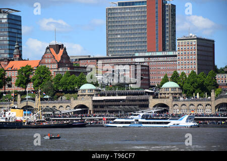 Sauvetage du broyeur à montrer la Pauli-Landungsbrücken, Hafengeburtstag - anniversaire du port de Hambourg, de l'événement Banque D'Images