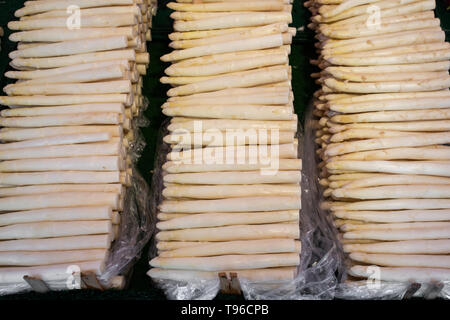 Unches de produits de saison l'asperge blanche Banque D'Images