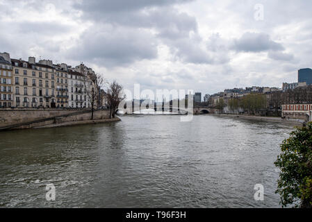 France, Paris - 1 Avril 2018 : l'Île de la cité Banque D'Images