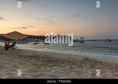 Sunrise Panorama incroyable de Kalamitsi Beach à péninsule Sithonia, Halkidiki, Macédoine Centrale, Grèce Banque D'Images