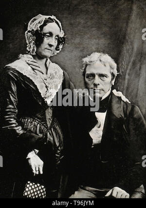 Michael Faraday et Mme M. Faraday. Faraday a épousé Sarah Barnard (1800-79) en 1821. Ils se sont rencontrés grâce à leurs familles à l'église Sandemanienne, et il confesse sa foi Sandemanienne à la Congrégation le mois après qu'ils étaient mariés. Ils n'avaient pas d'enfants. Michael Faraday (Septembre 22, 1791 - 25 août 1867) était un chimiste et physicien anglais qui ont contribué aux domaines de l'électromagnétisme et l'électrochimie. Banque D'Images