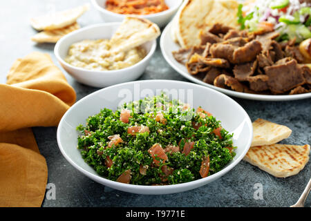 Le persil taboulé à la tomate et couscous Banque D'Images