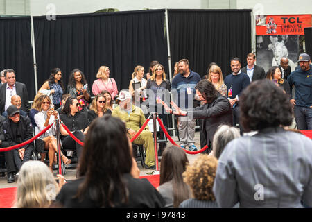 Keanu Reeves. Des empreintes de l'acteur et cimenté empreintes sur Hollywood Boulevard. Théâtre Chinois, Hollywood, Californie, le 14 mai, 2019 Banque D'Images